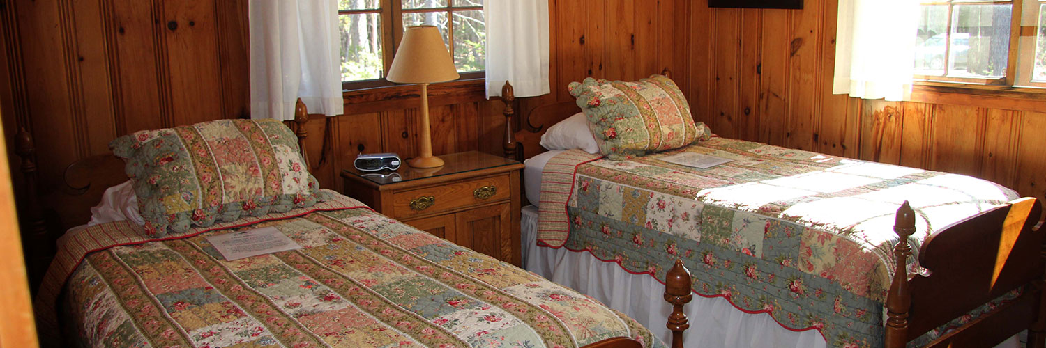 Twin beds at Lone Pine Cottage